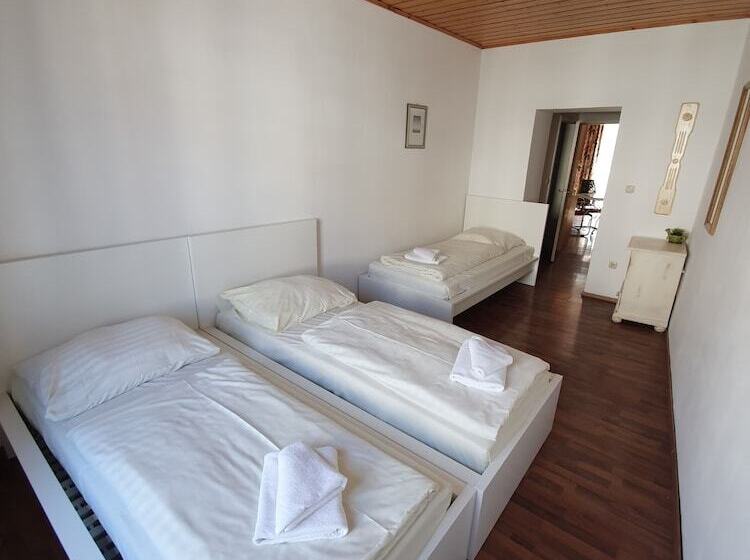 اتاق استاندارد سه نفره, Pension Seibel