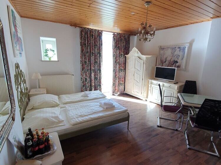 اتاق استاندارد سه نفره, Pension Seibel