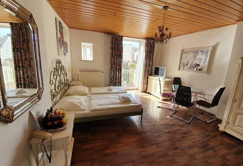 اتاق استاندارد سه نفره, Pension Seibel