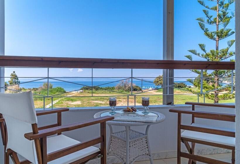 سوئیت پریمیوم با چشم‌انداز دریا, Arco Beach
