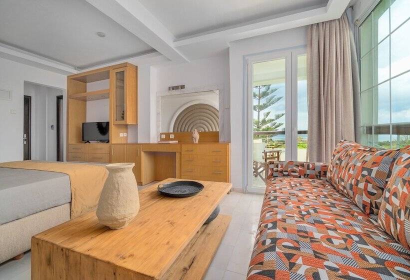 Deluxe Suite Sea View, Arco Beach