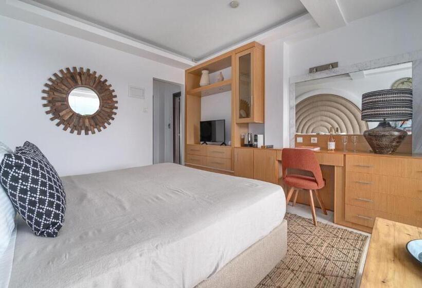 Deluxe Suite Sea View, Arco Beach