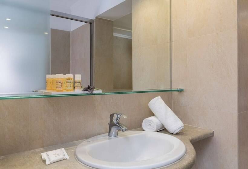 스탠다드 룸 측면 바다 전망, Best Western Plus Hotel Plaza