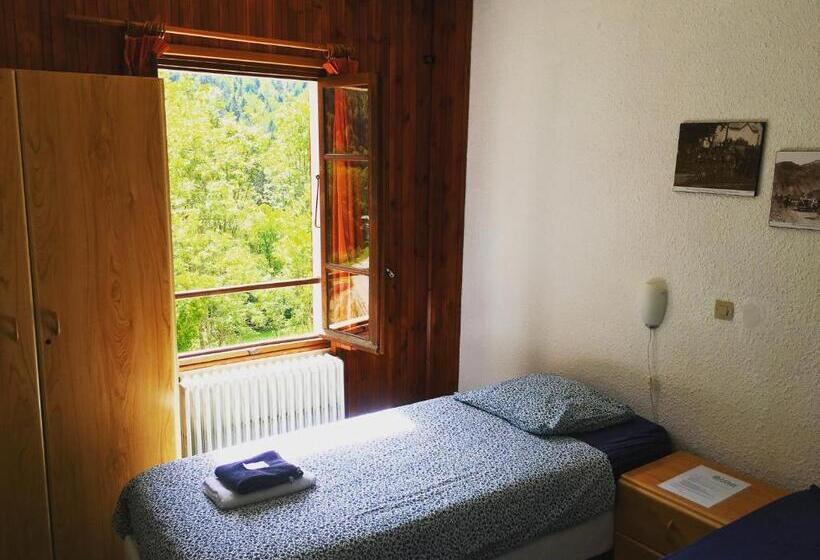 Номер Стандарт, Au Bon Accueil