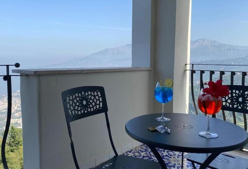 Номер Стандарт Вид на Море с Балконом, Grand Hotel Hermitage