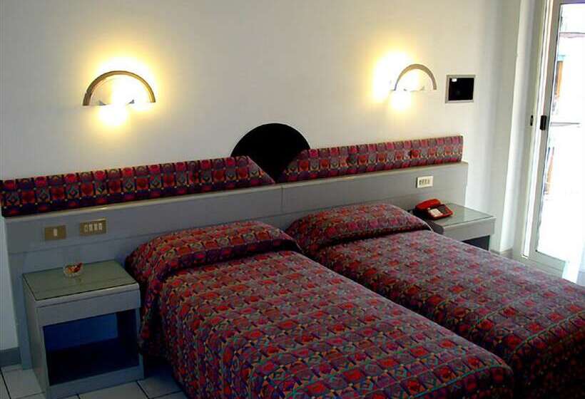 Quarto Quadruple Standart com Varanda, Principe Palace