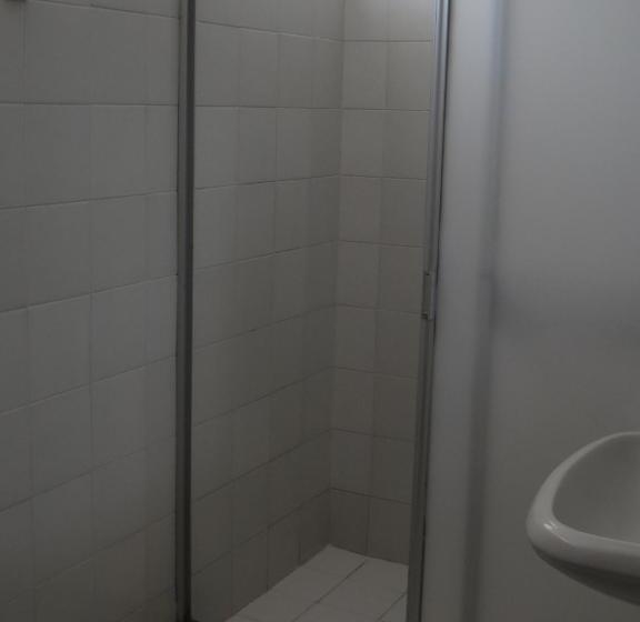 Quarto Estandar, Las Palmas Midway Inn