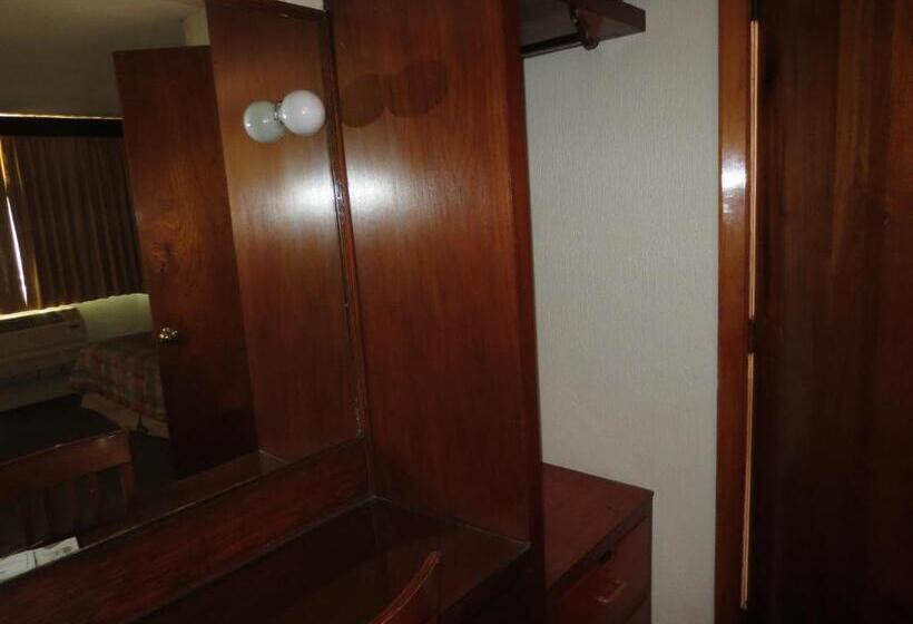 Quarto Superior, Las Palmas Midway Inn