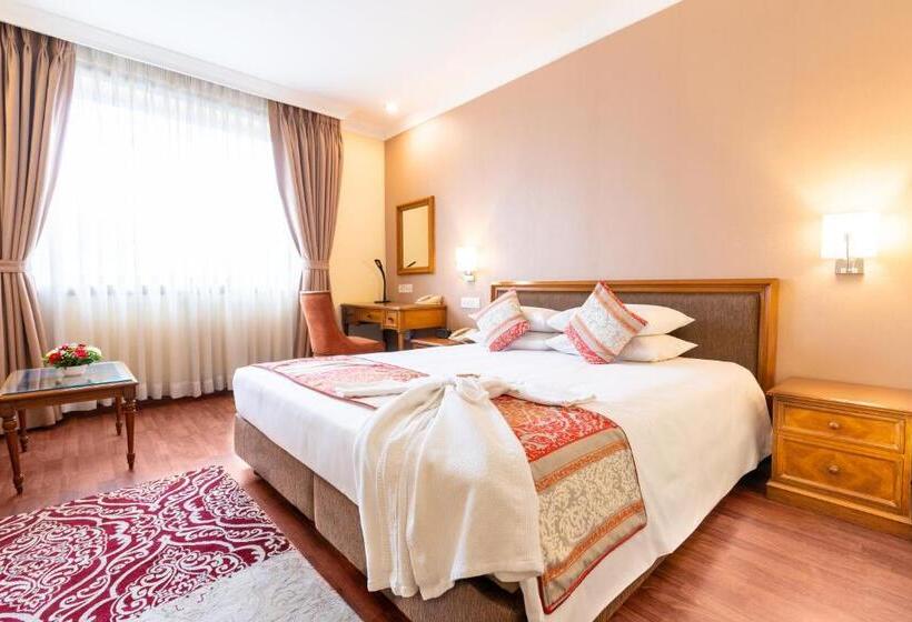 اتاق اجرایی با تخت بزرگ, The Soaltee Kathmandu