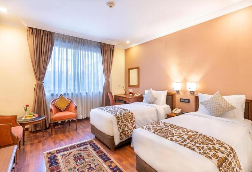 اتاق اجرایی با تخت بزرگ, The Soaltee Kathmandu