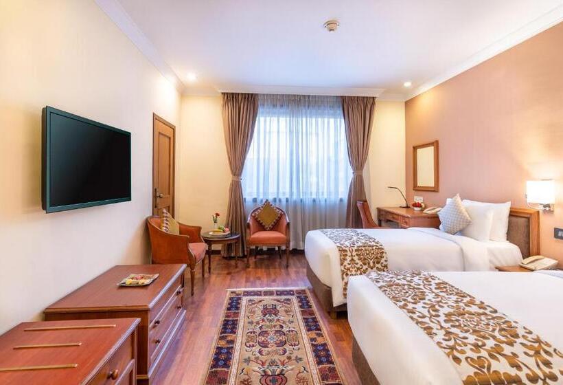 اتاق اجرایی با تخت بزرگ, The Soaltee Kathmandu