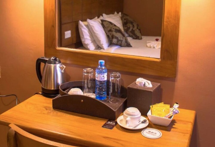 اتاق خانوادگی, Masailand Safari Lodge