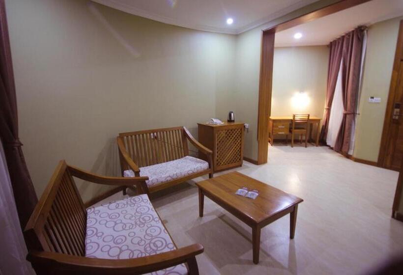سوییت خانوادگی, Masailand Safari Lodge