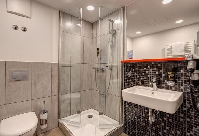 Номер Стандарт Трехместный, Meininger Hotel München Olympiapark