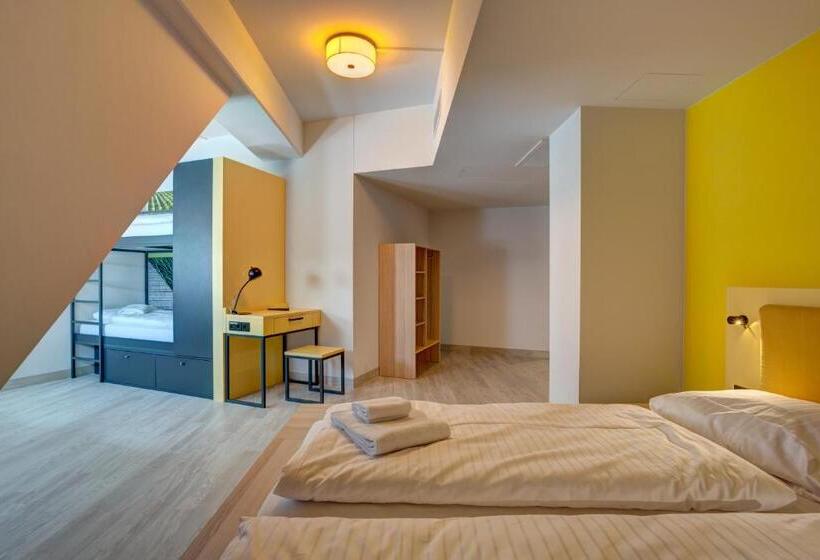 Четырехместный Номер Стандарт, Meininger Hotel München Olympiapark