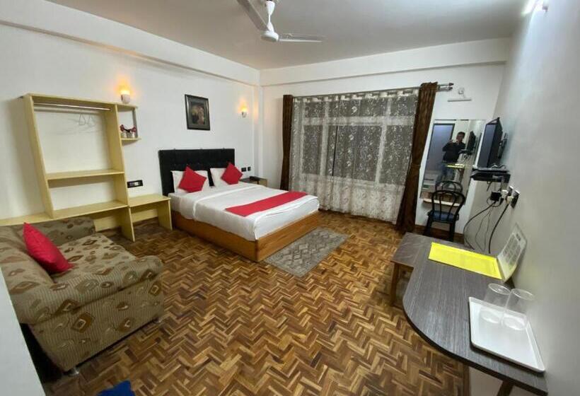 اتاق لوکس, Hidden Gem Residency