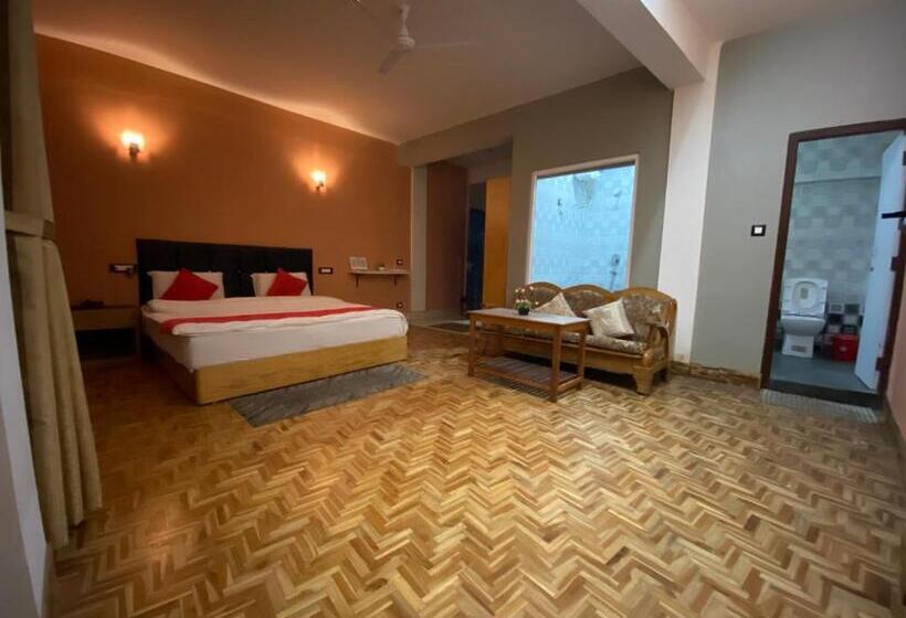 اتاق لوکس, Hidden Gem Residency