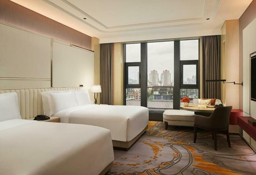 اتاق لوکس, Conrad Tianjin