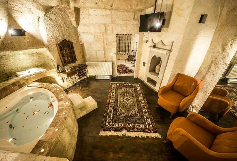 سوئیت با تخت بزرگ, Harkasos Cave