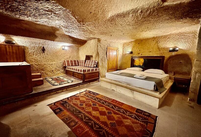 سوییت جونیور, Harkasos Cave