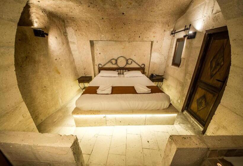 سوئیت با تخت بزرگ, Harkasos Cave