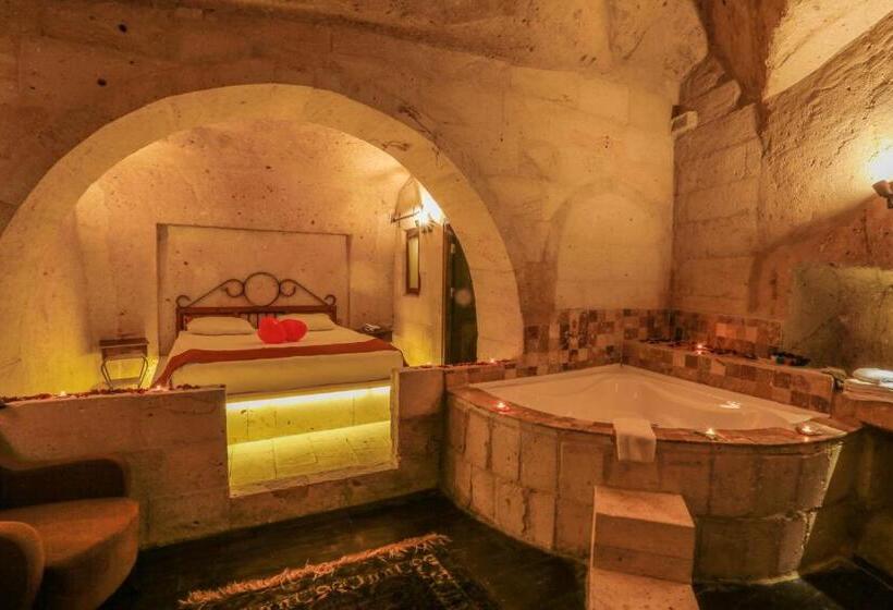 سوئیت با تخت بزرگ, Harkasos Cave