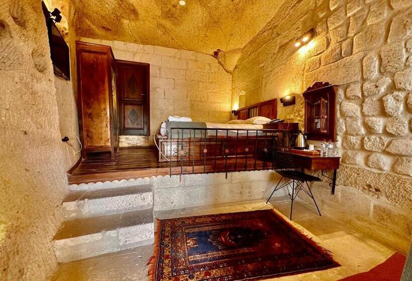اتاق لوکس, Harkasos Cave