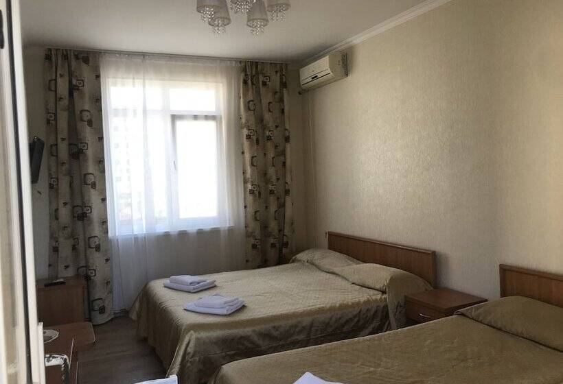 Quarto Triplo Estandar com Sacada, Guest House Na Tsvetochnoy