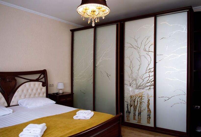 Quarto Familiar, Guest House Na Tsvetochnoy