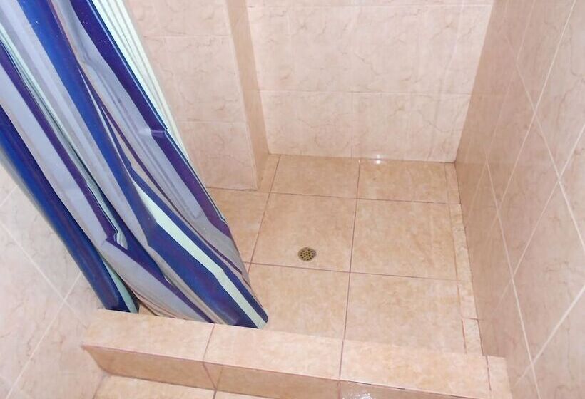 اتاق استاندارد سه نفره, Hostal Jhuliana