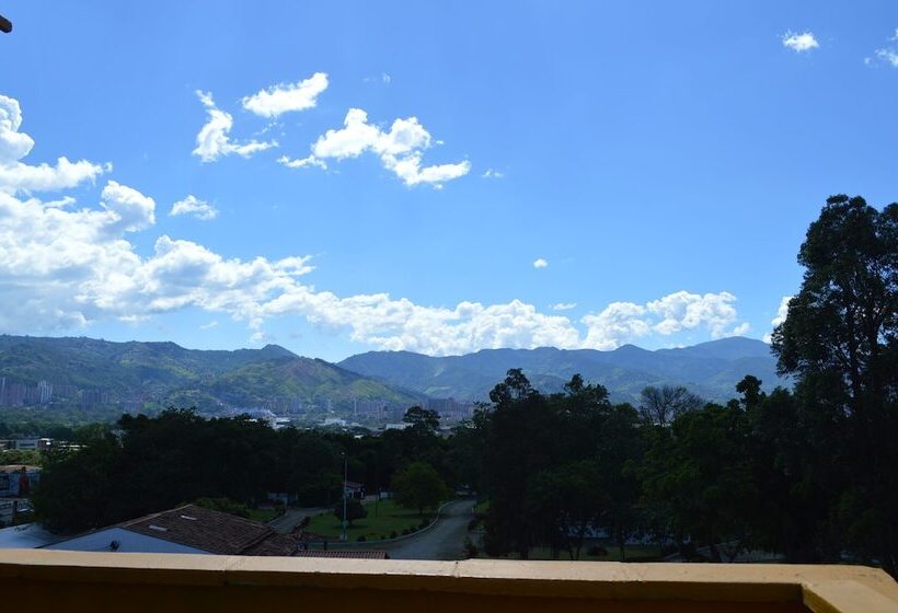 اتاق لوکس با بالکن, Poblado Guest House