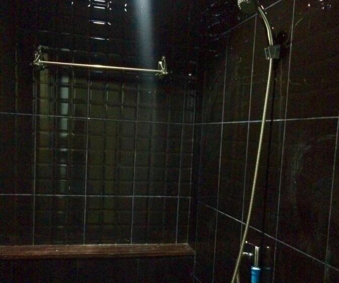 Quarto Estandar Individual Banheiro Compartilhado, Sri Krungthep