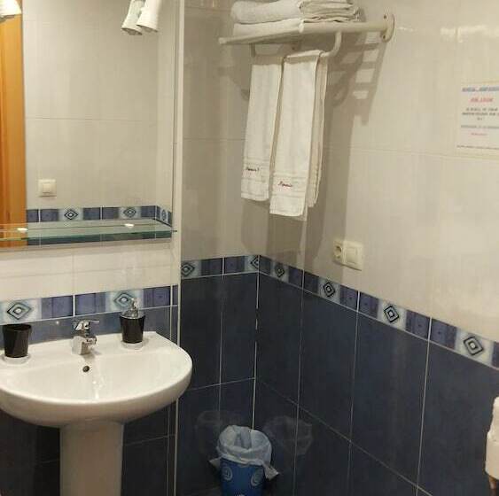 اتاق استاندارد, Hostal Hispanico Ii