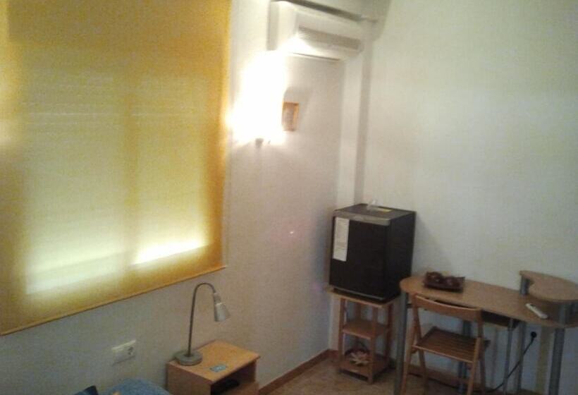 スタンダードルーム, Hostal Arneva Orihuela