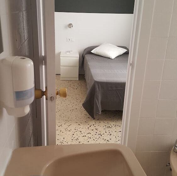 اتاق استاندارد یک نفره, Hostal Can Joanet