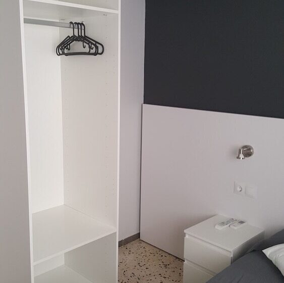 اتاق استاندارد یک نفره, Hostal Can Joanet