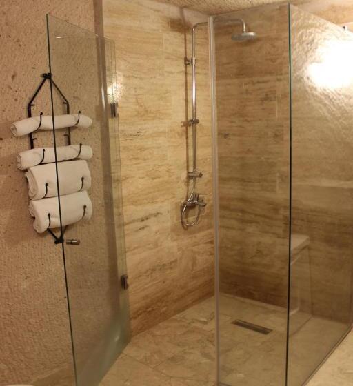 스위트 킹사이즈 침대, Helike Cave Suites