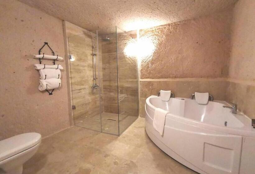스위트 킹사이즈 침대, Helike Cave Suites