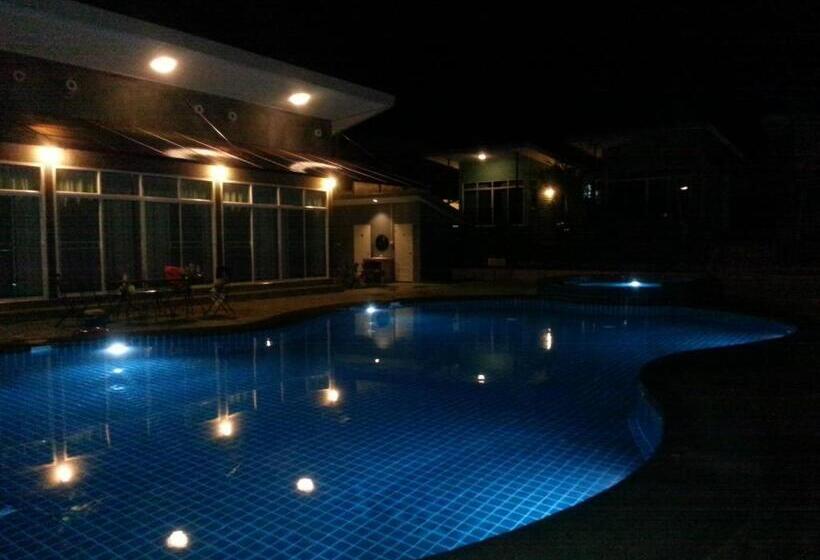 اتاق استاندارد با چشم‌انداز استخر, Mountain View Resort