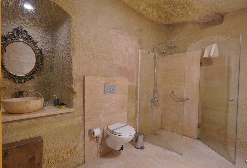 سوییت خانوادگی, Salkım Cave House
