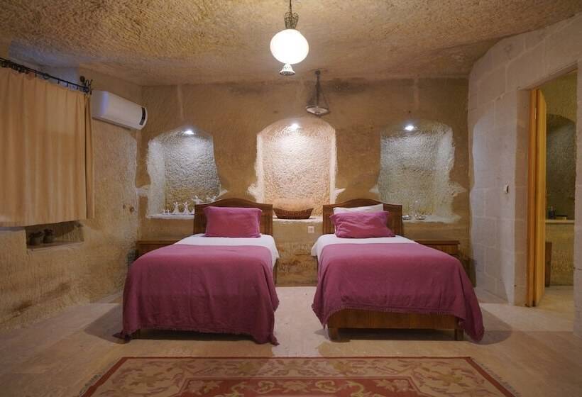 سوییت خانوادگی, Salkım Cave House