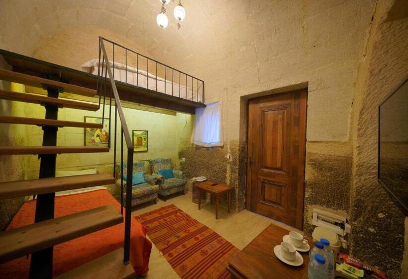 اتاق خانوادگی تودرتو, Salkım Cave House