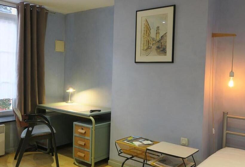 اتاق استاندارد سه نفره, Chambres Du Petit Bois