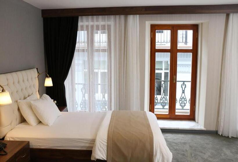 Triple Room Sea View, Vita Suites Karakoy