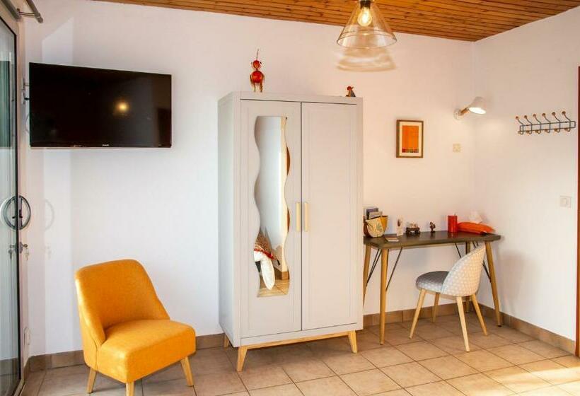 Номер Стандарт с Террасой, La Combe Fleurie Appartements & Chambres
