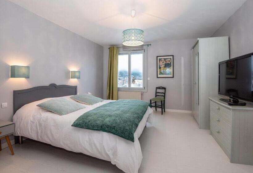 Номер Стандарт Вид на Сад, La Combe Fleurie Appartements & Chambres