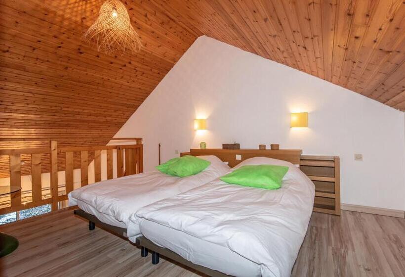 Семейный Номер Вид на Сад, La Combe Fleurie Appartements & Chambres