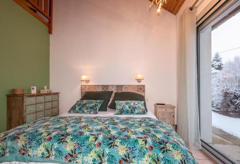 Семейный Номер Вид на Сад, La Combe Fleurie Appartements & Chambres