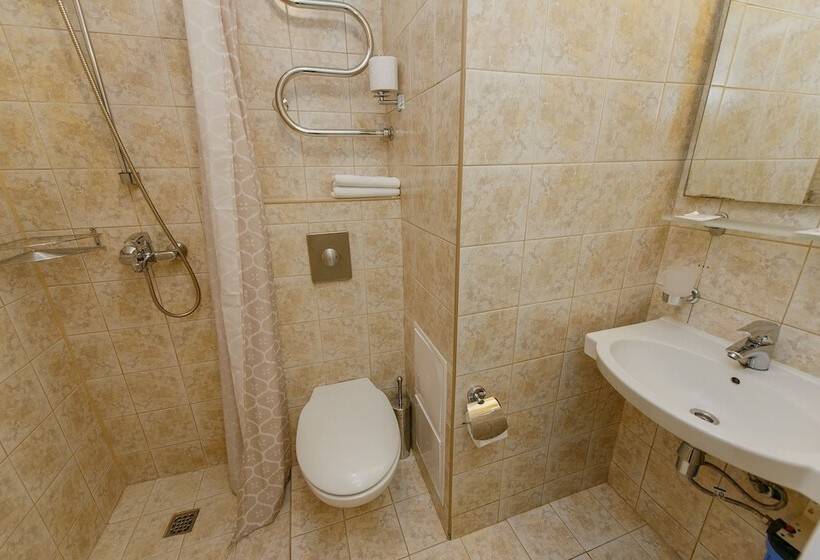 استودیوی استاندارد, Art Hotel Karelia