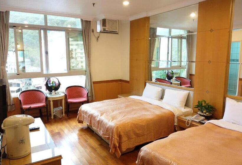 اتاق استاندارد چهار تخته, Jenq Yang Hotspring
